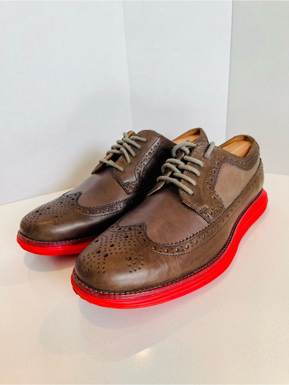 Cole Haan Men’s Brown Wingtip Oxfords with Red Sole Size 8